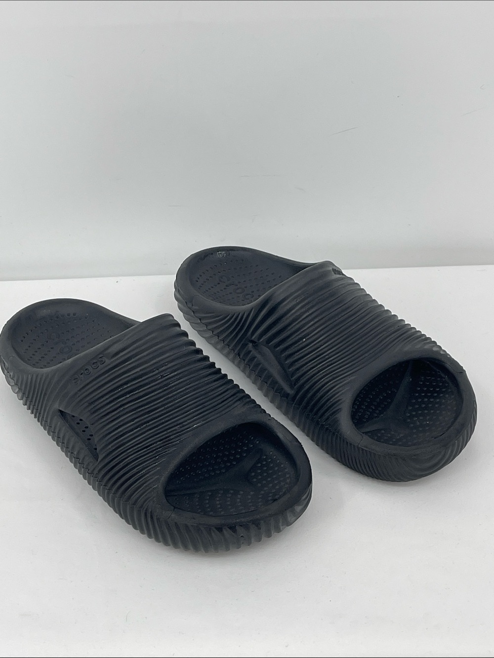 CROCS Black Ribbed Slide Sandals WOMENS 8 - MENS 6